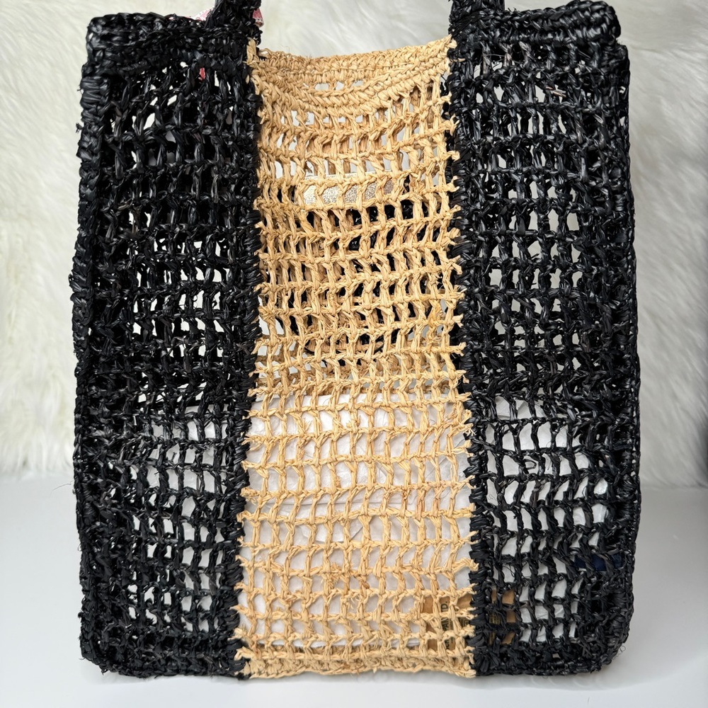 BTB Los Angeles Heart Stripe Large Tote - Picture 2 of 4